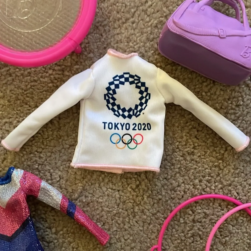Barbie Gymnastics Accessories - Thirteen Pieces - Picture 5 of 10